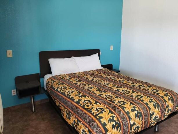 High Desert Inn - photo 6