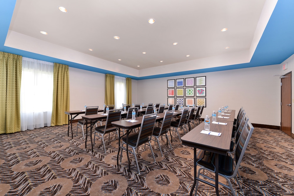 Holiday Inn Express & Suites Houston NW Tomball Area by IHG - photo 65