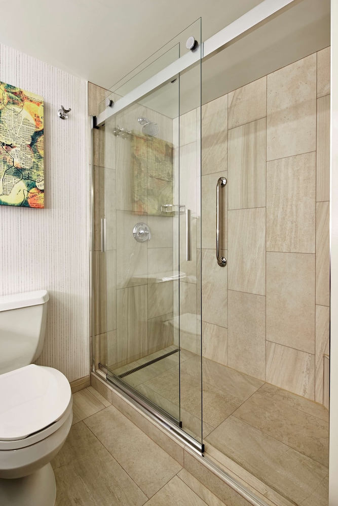 Embassy Suites by Hilton Washington DC Chevy Chase Pavilion - photo 25