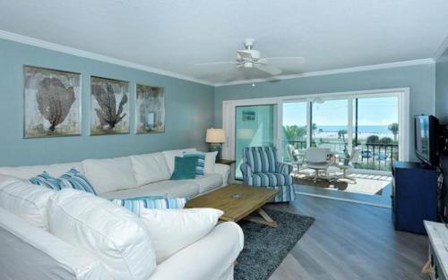 Crescent Royale 310 in Siesta Key, United States