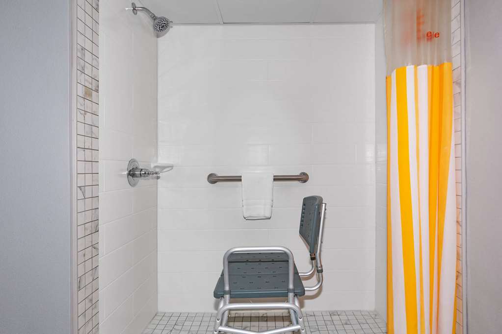 La Quinta Inn & Suites by Wyndham Joplin - photo 24