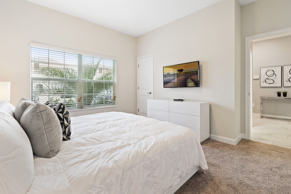 Four Bedrooms w Pool Townhome 4841 - photo 7