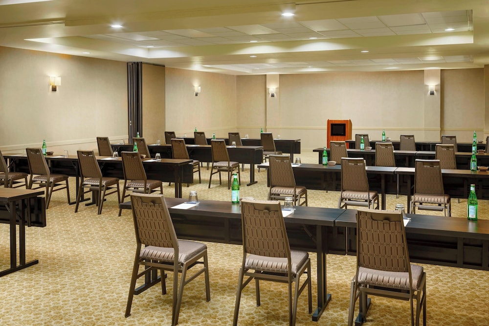 Sheraton Baltimore North Hotel - photo 32