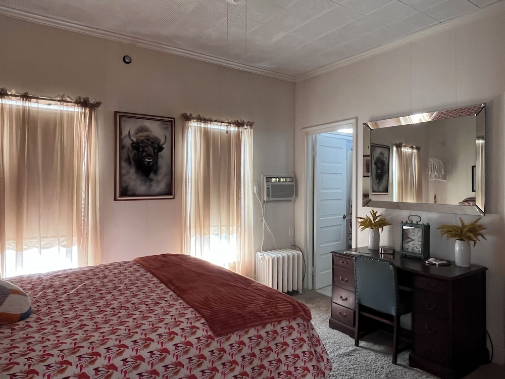 The Boho Buffalo Inn - photo 21