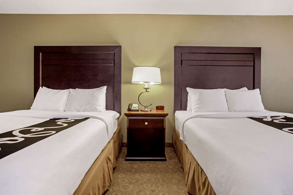 La Quinta Inn & Suites by Wyndham Bismarck - photo 22