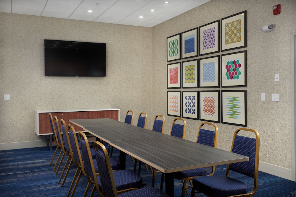 Holiday Inn Express Amherst Lockport by IHG - photo 37
