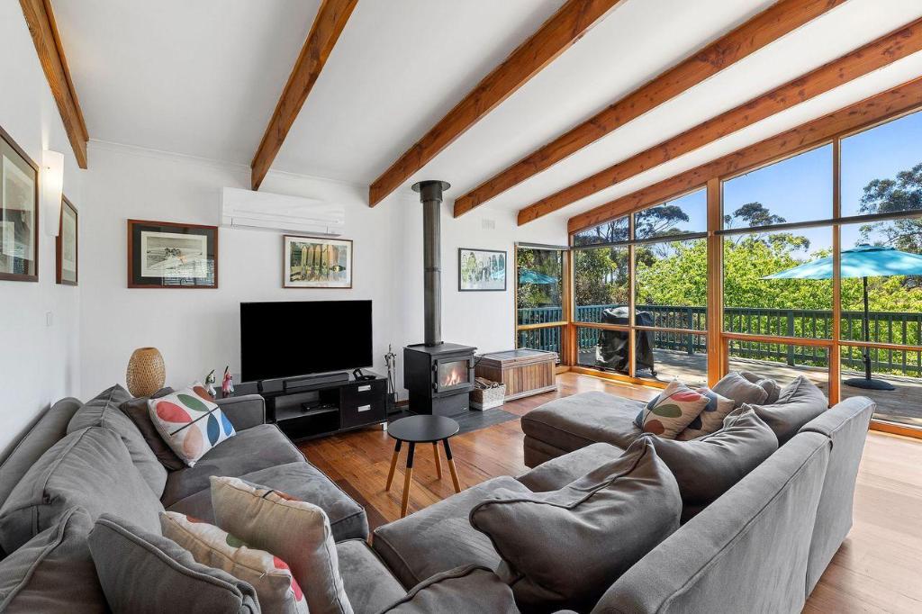 Wallys Place BYO Linen in Lorne, Australia