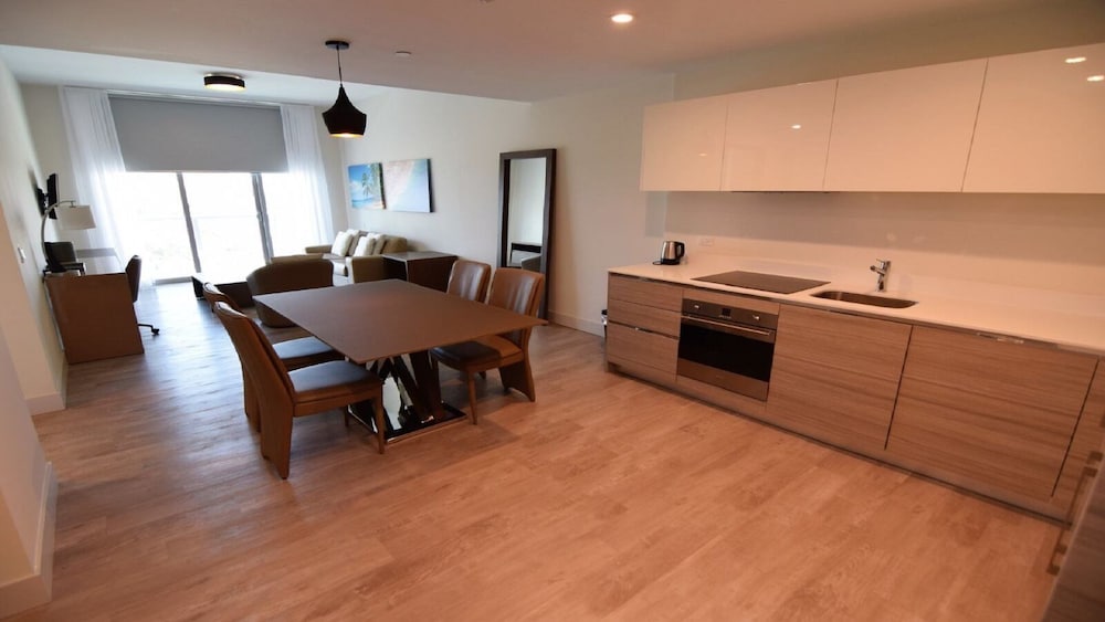 Spectacular 1 Bed Plus Den On To The Amazing Hollywood Beach Hollywood - photo 6