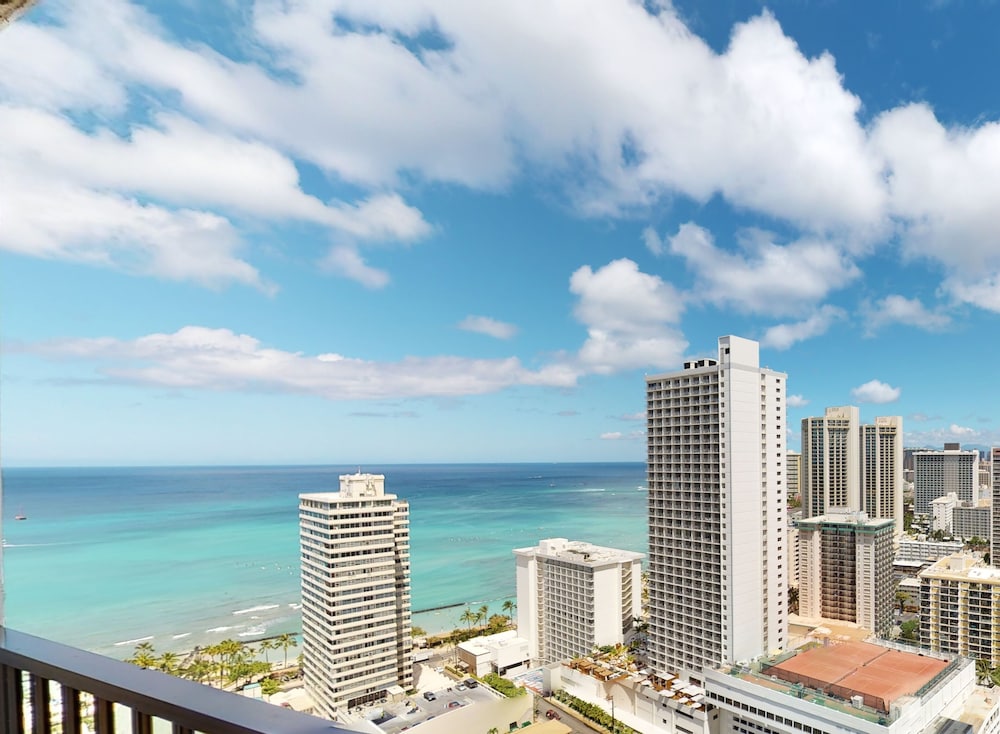 Artsy 32nd Floor Condo with Modern Furnishings & Gorgeous Ocean Views by Koko Resort Vacation Rentals - photo 41