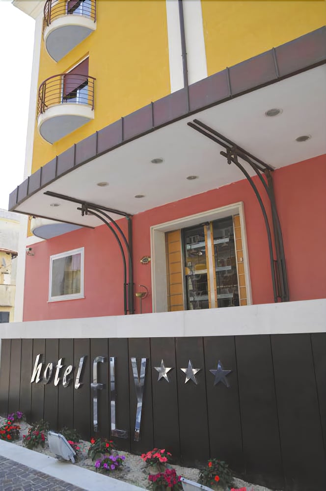 Hotel Fly — hotel in Casoria