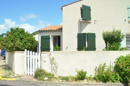 Pavillon des Loritz - carbon neutral hotel in Unknown City