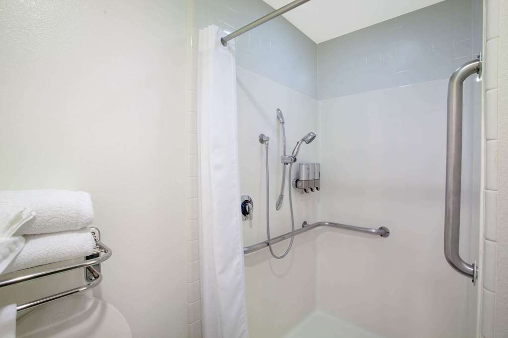 Azure Hotel & Suites Trademark Collection by Wyndham - photo 16