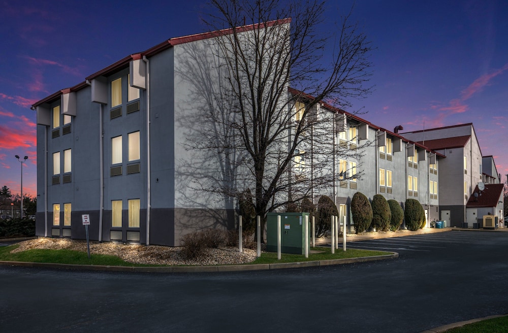 Red Roof Inn PLUS Boston Logan - photo 37