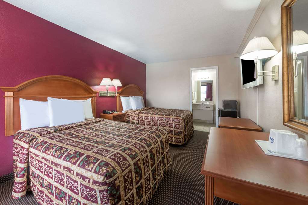 Days Inn by Wyndham San Antonio Splashtown ATT Center - photo 12