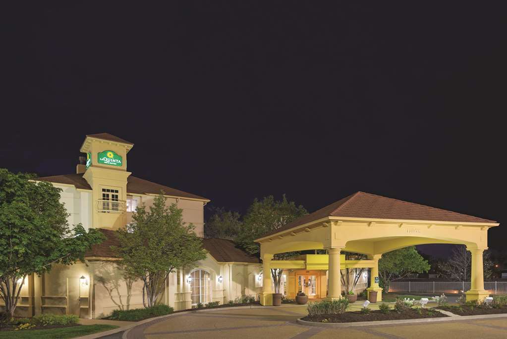 La Quinta Inn & Suites by Wyndham St. Louis Westport - photo 3