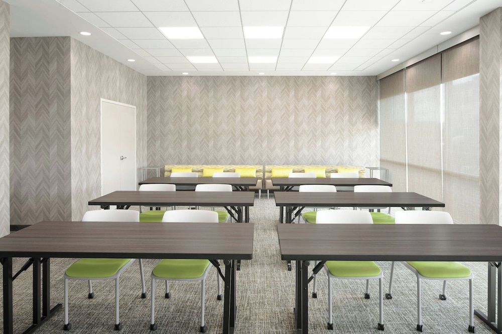 SpringHill Suites by Marriott Roanoke North - photo 35