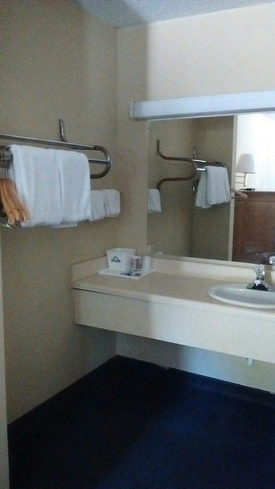 Days Inn by Wyndham York Alabama - photo 4