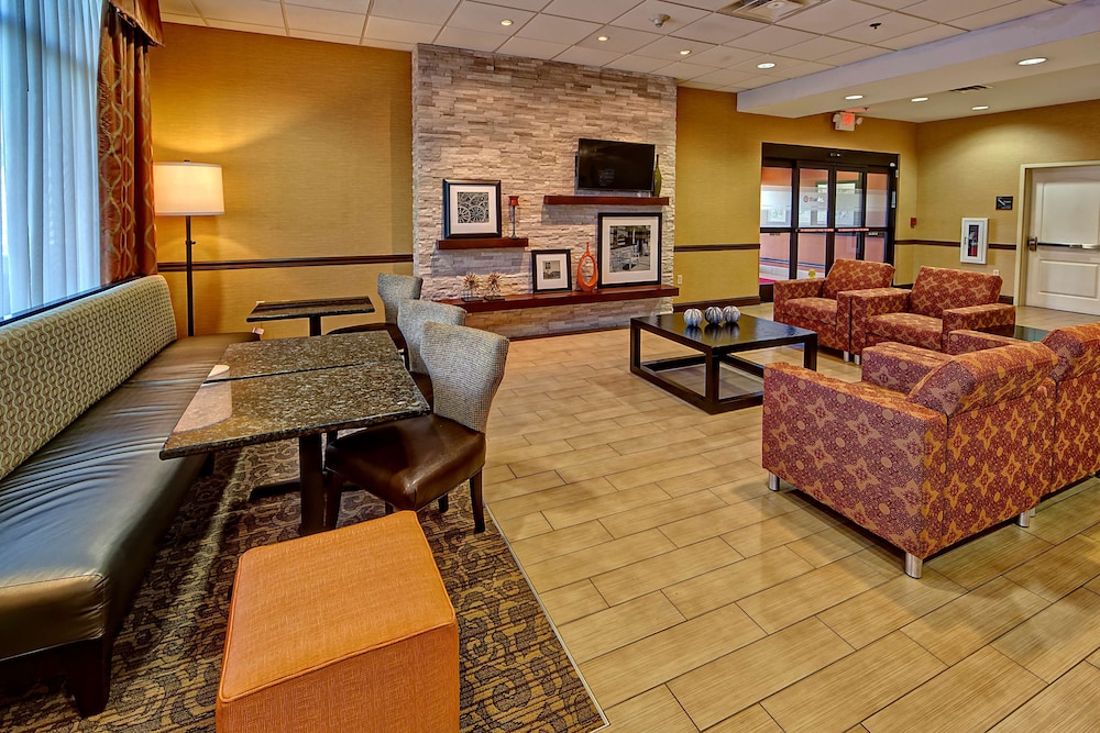 Hampton Inn Crossville - photo 3