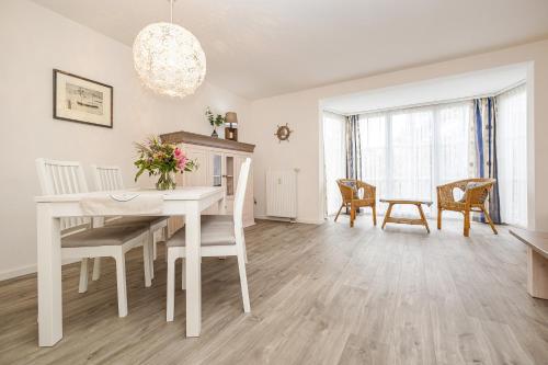 Störtebekerstrasse 10b Wohnung 2 — 4-Star Luxury Hotel in Zingst, Germany