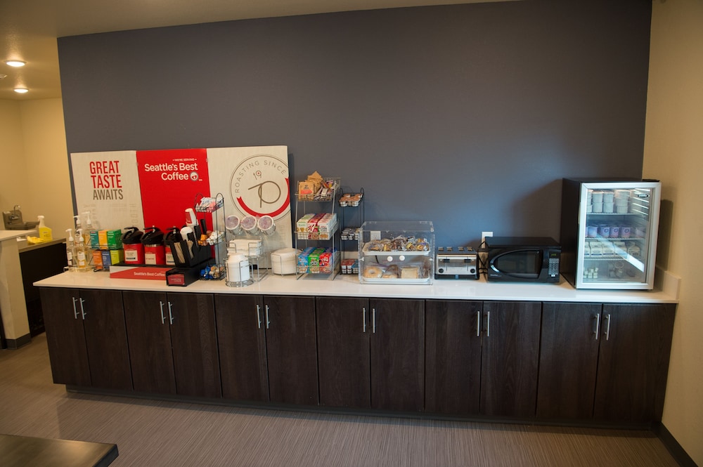 Cobblestone Inn & Suites Forest City - photo 40