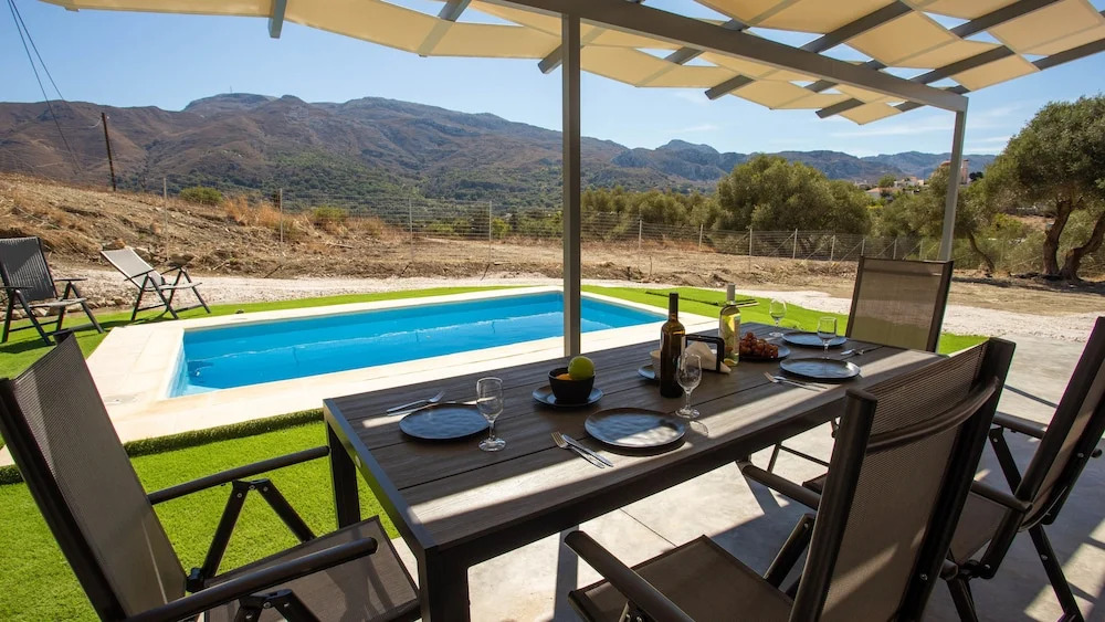 3 bed Villa in Palaioloutra With Private Pool — 4-Star Luxury Hotel in Agios Vasileios, Greece