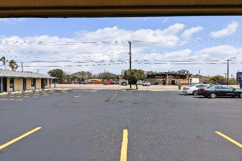 Economy Inn Kingsville - photo 4