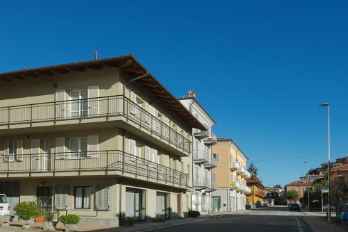 Appartamenti Rocca CAV La Casa di Rosa — 4-Star Luxury Hotel in Monforte D'alba, Italy
