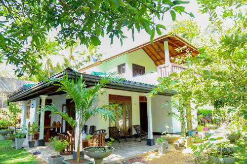 Villa Green Cottage — 4-Star Luxury Hotel in Hikkaduwa, Sri Lanka