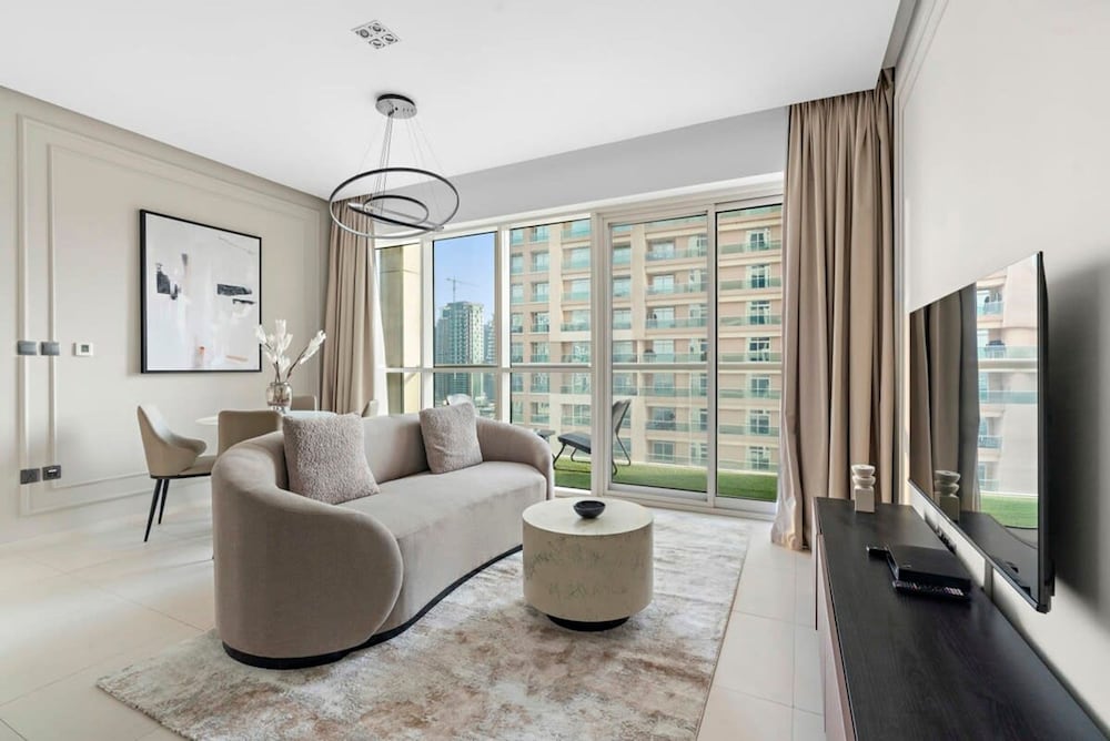Silkhaus chic 1BDR in west avenue with Pool & gym access — 4-Star Luxury Hotel in Dubai, United Arab Emirates