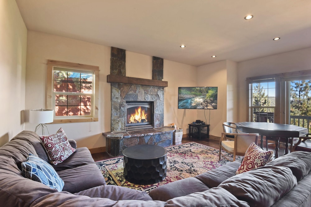 Hilltop Hideaway w Game Room & Forest Views - photo 12
