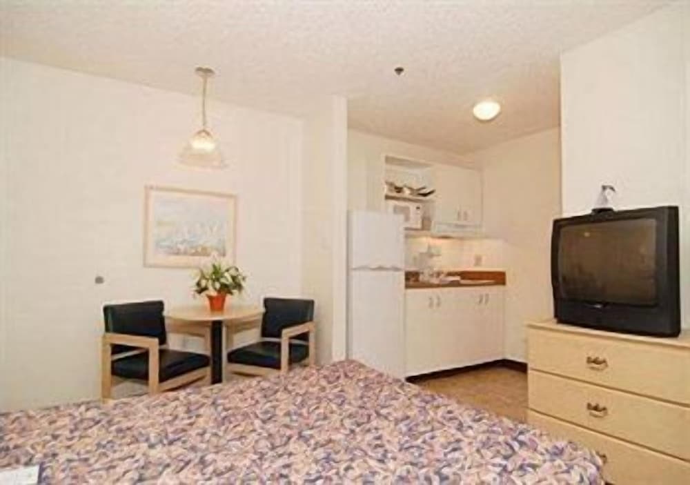 Birch Hill Suites Lakeland - photo 13