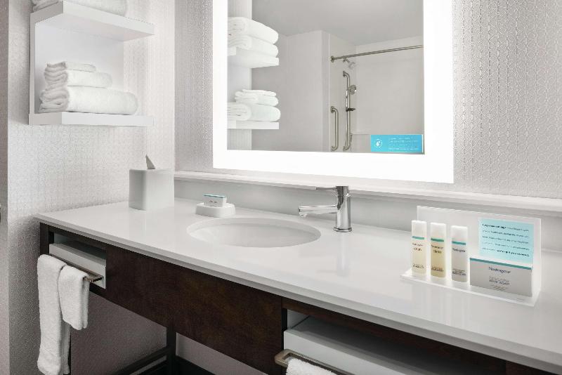 Hampton Inn Brooklyn Park - photo 41
