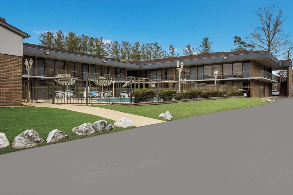 Quality Inn Asheville Airport - photo 41