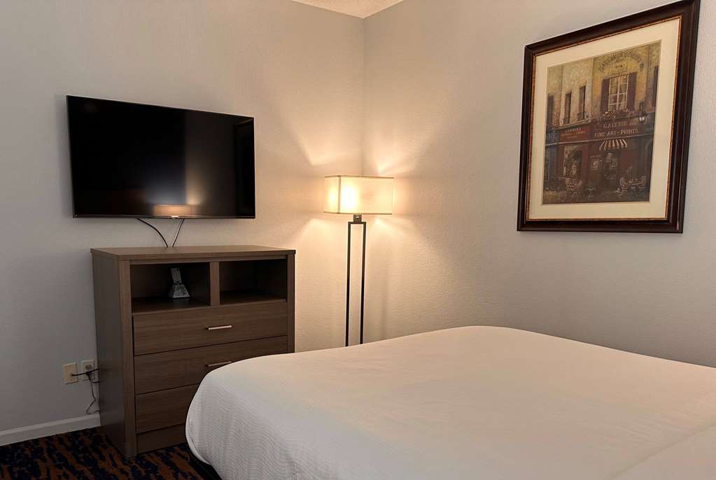 Baymont by Wyndham Indianapolis Northwest - photo 15
