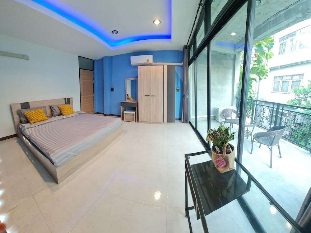 Noc House