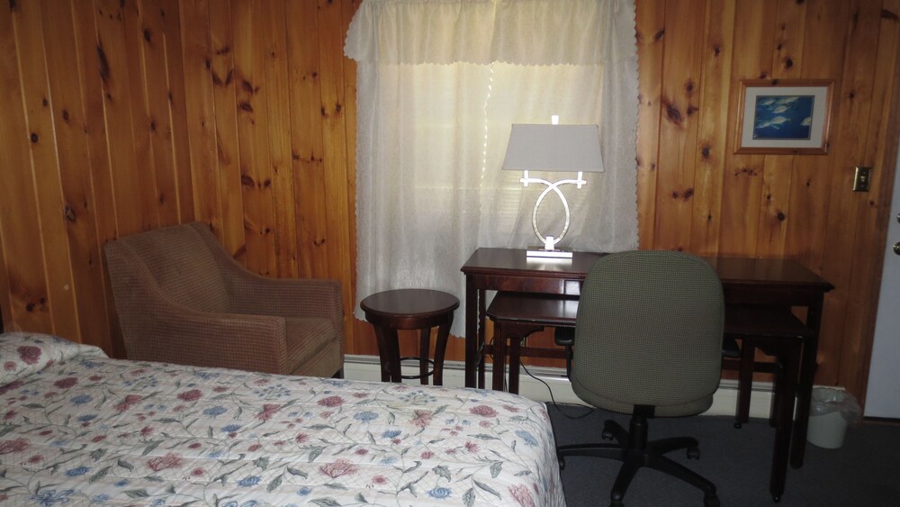The Villager Motel - photo 7