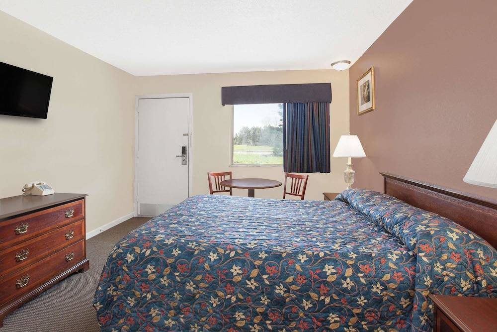 Knights Inn Grand Blanc - photo 10
