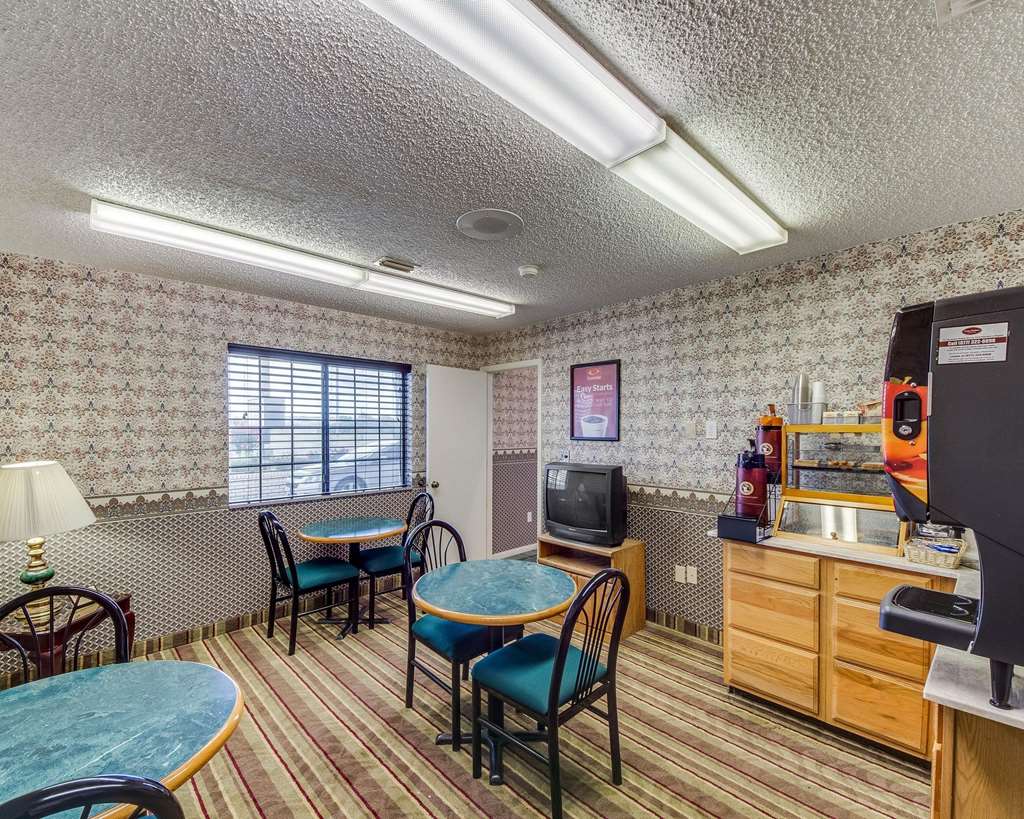 Econo Lodge Falfurrias Hwy 281 - photo 18