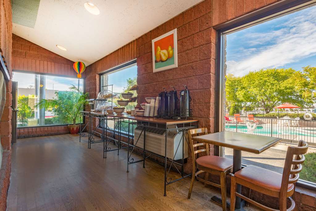 Ramada by Wyndham Albuquerque Airport - photo 40