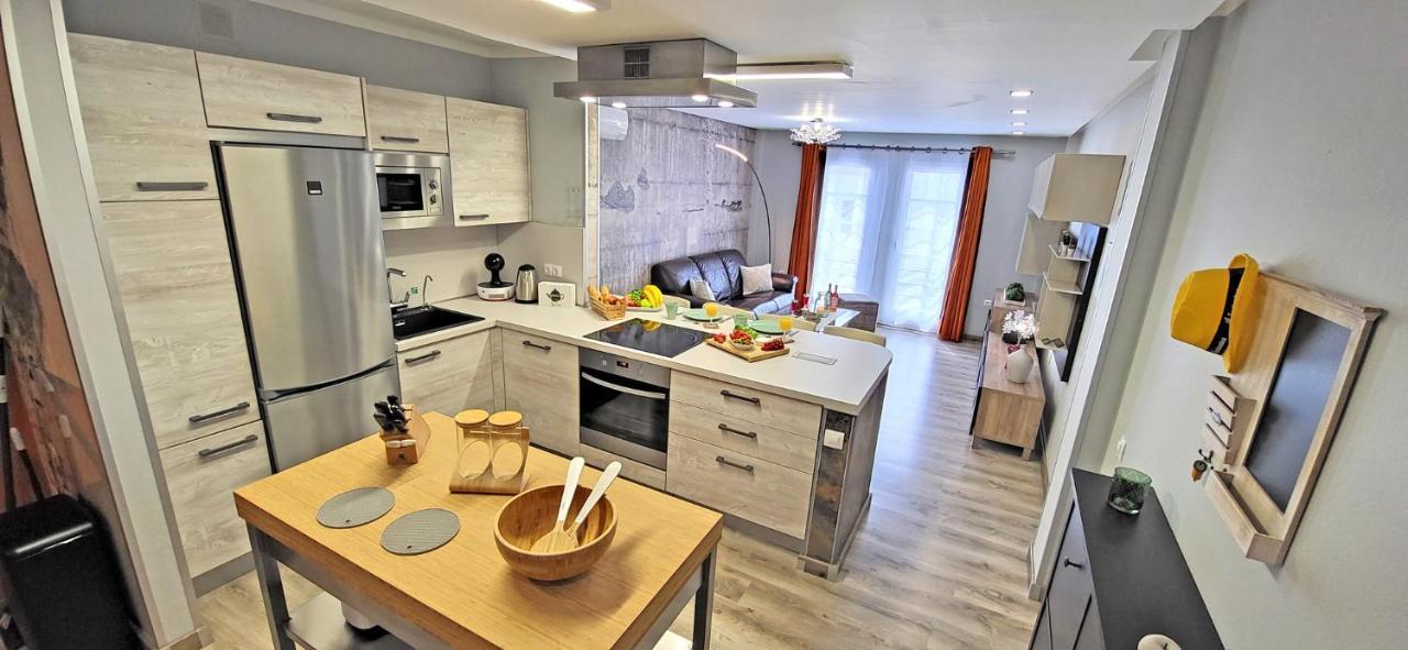 Holiday Flat Vista Puerto Gran Tarajal 2 Bedrooms Air Conditioning — 4-Star Luxury Hotel in Tuineje, Spain