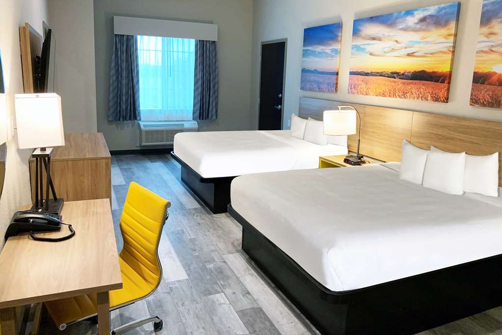 Days Inn & Suites by Wyndham Greater Tomball - photo 13