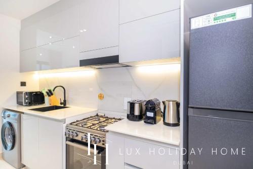 LUX The Modern Binghatti Canal Suite — 4-Star Luxury Hotel in Dubai, United Arab Emirates