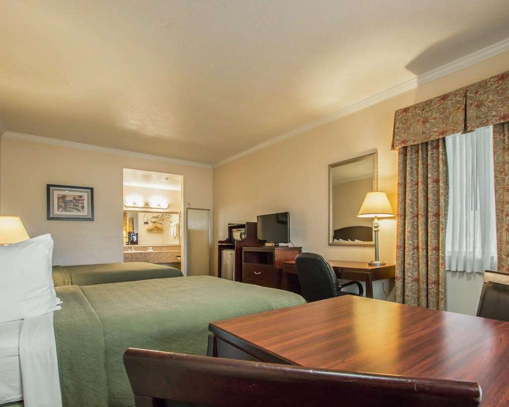 Quality Inn Temecula Valley Wine Country - photo 11