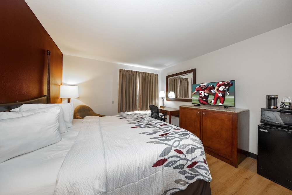 Red Roof Inn & Suites Biloxi Ocean Springs - photo 8