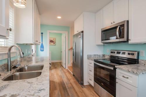 Southern Seabreeze by Oak Island Accommodations - photo 3