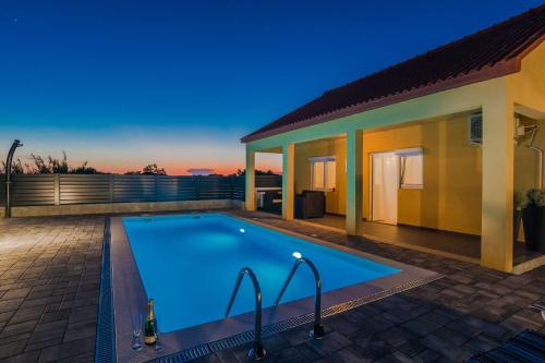 Holiday house Marijan with private pool and barbecue by TA Leut — 4-Star Luxury Hotel in Privlaka, Croatia