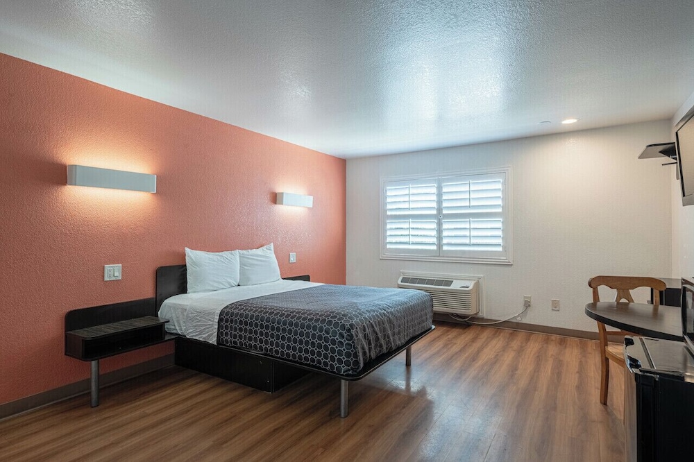 Coastal Valley Inn - photo 7
