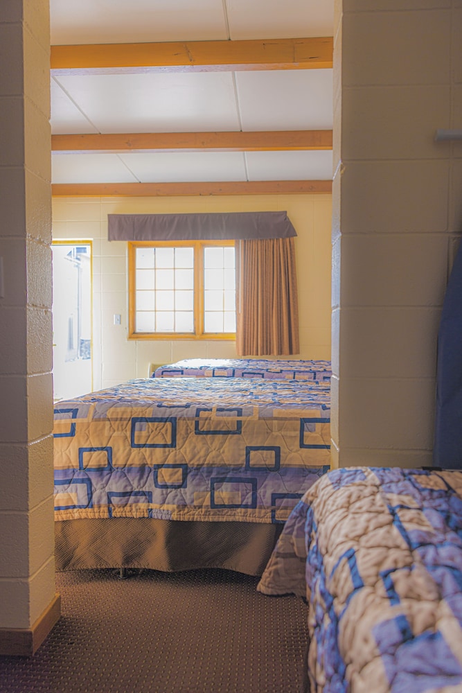 Wrangler Inn - photo 10
