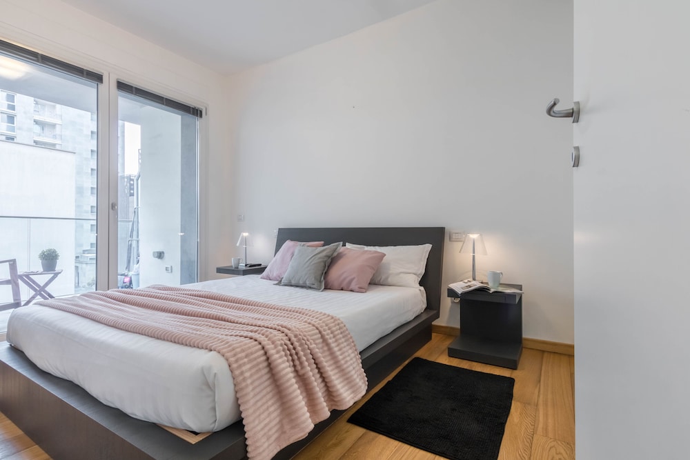 JOIVY Superb Flat For 4 W Balcony Near Milano Centrale — 4-Star Luxury Hotel in Milan, Italy