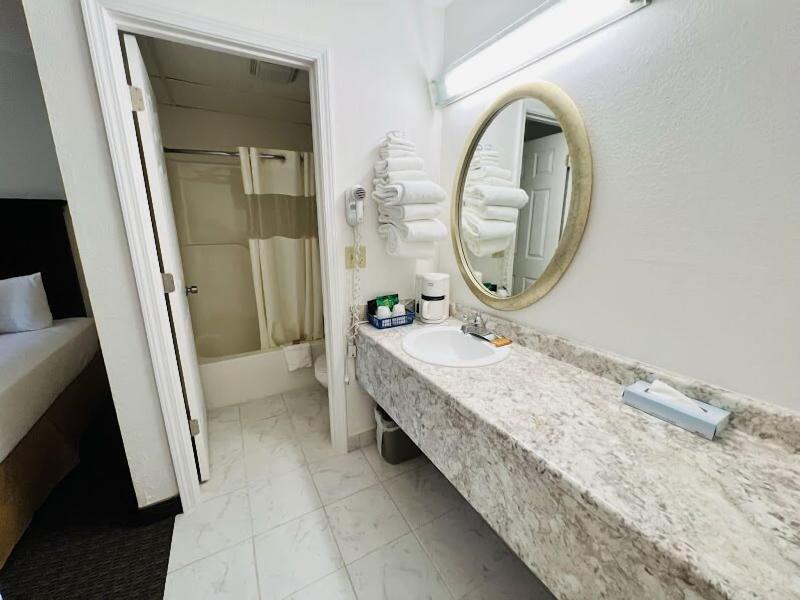 Celebrity Inn - photo 4